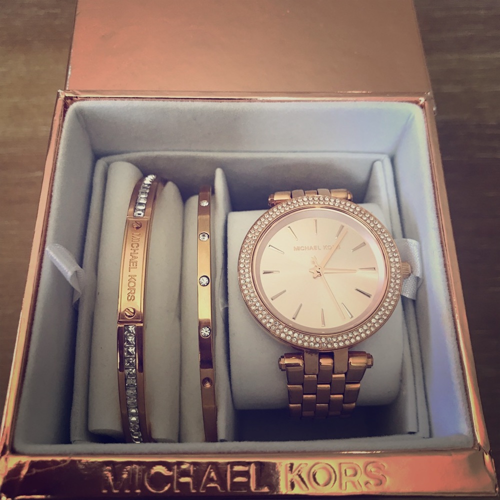 Michael Kors Rose Gold Watch with bracelets